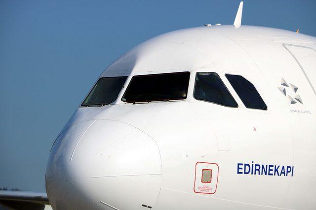 THY nin Zonguldak a inen ilk u&ccedil;ağına, &ccedil;i&ccedil;ekli karşılama 3