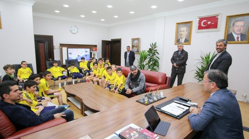Erciyessporlu minikler, Başkan Özdoğan’ı ziyaret etti