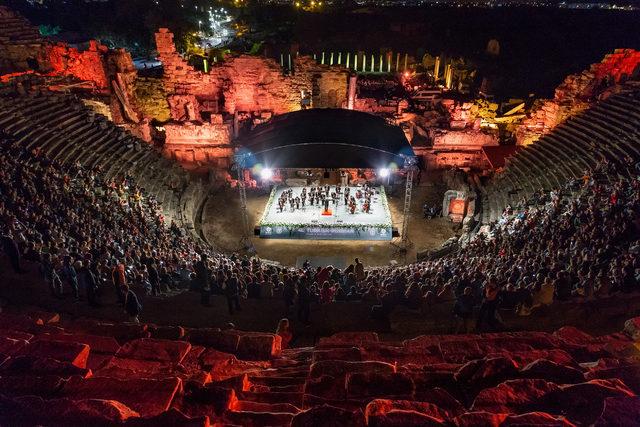Türk-Rus Klasik Müzik Festivali'ne antik tiyatroda muhteşem kapanış