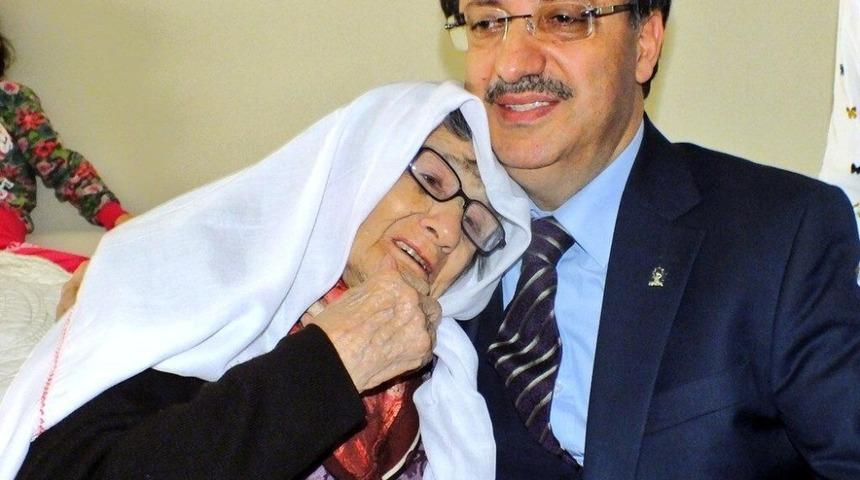 T&uuml;rkmenoğlu&rsquo;ndan Anneler G&uuml;n&uuml; mesajı