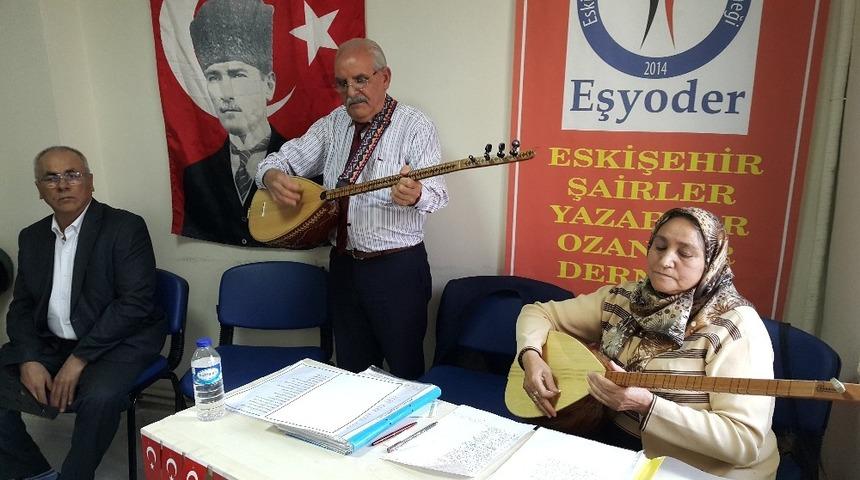 Eskişehirli şairler ve ozanlar Anneler G&uuml;n&uuml;n&uuml; kutladı