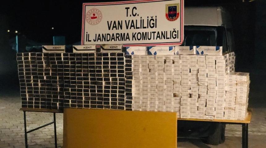 Van&rsquo;da 9 bin 940 paket ka&ccedil;ak sigara ele ge&ccedil;irildi