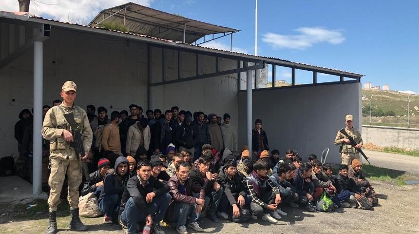 Van&rsquo;da 106 ka&ccedil;ak g&ouml;&ccedil;men yakalandı