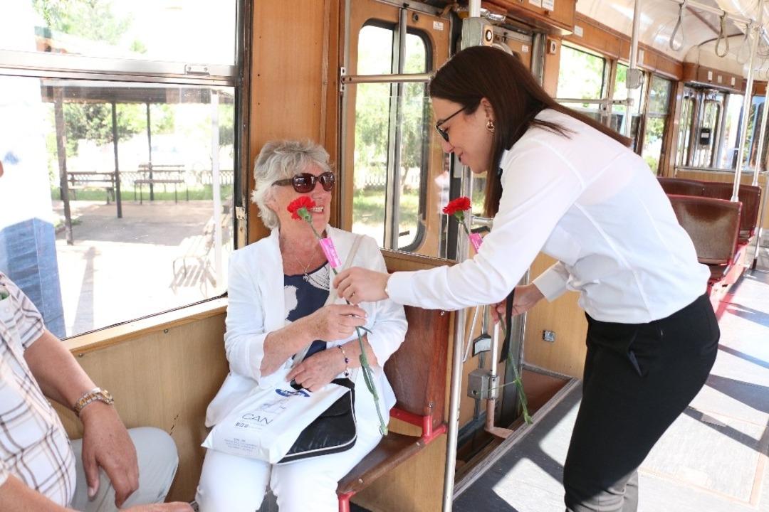 Nostaljik tramvayda annelere s&uuml;rpriz