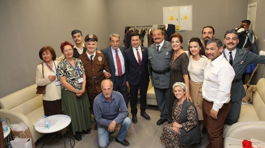 Sanat&ccedil;ı dostu Başkan&rsquo;dan kulis s&uuml;rprizi