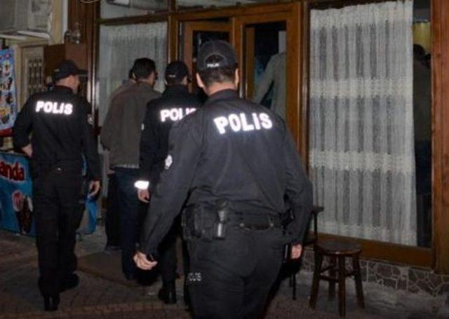 İş yerlerinde kumar oynatan 30 işletmeciye para cezası