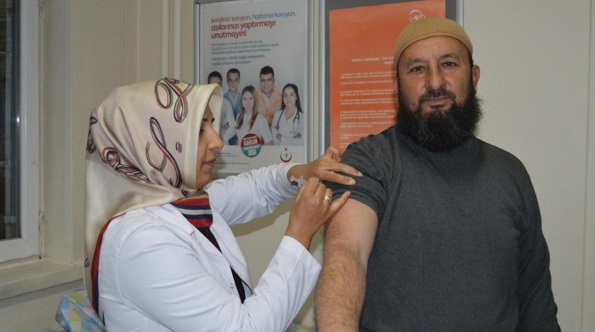 İl Sağlık M&uuml;d&uuml;rl&uuml;ğ&uuml;&rsquo;nden Hac Adaylarının Aşılama Saatlerine Ramazan D&uuml;zenlemesi