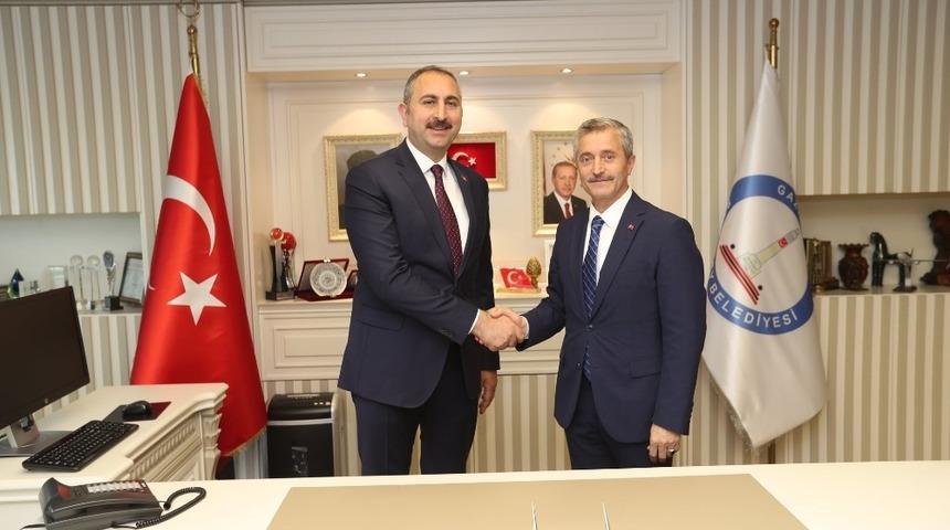 Bakan G&uuml;l&rsquo;den Tahmazoğlu&rsquo;na hayırlı olsun ziyareti