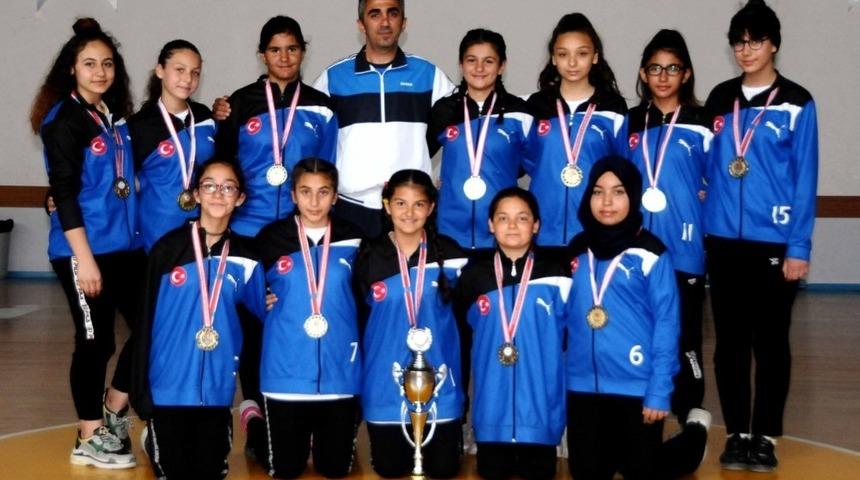 Hoca Yusuf Erdem Ortaokulu Şampiyon oldu