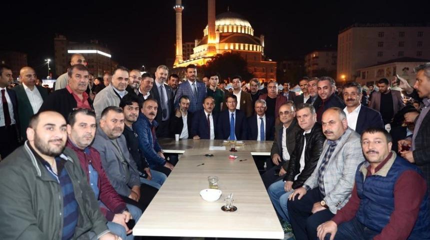 AK Partili y&ouml;neticiler Bağcılar&rsquo;da irfan sofrasına konuk oldu