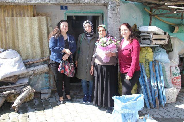 Beyşehir’de yılın annelerine evlerinde anlamlı ziyaret