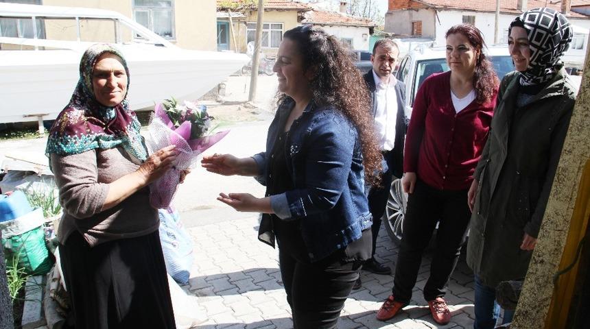 Beyşehir&rsquo;de yılın annelerine evlerinde anlamlı ziyaret