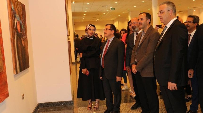 &Uuml;niversitede grafik tasarım ve resim sergisi a&ccedil;ıldı