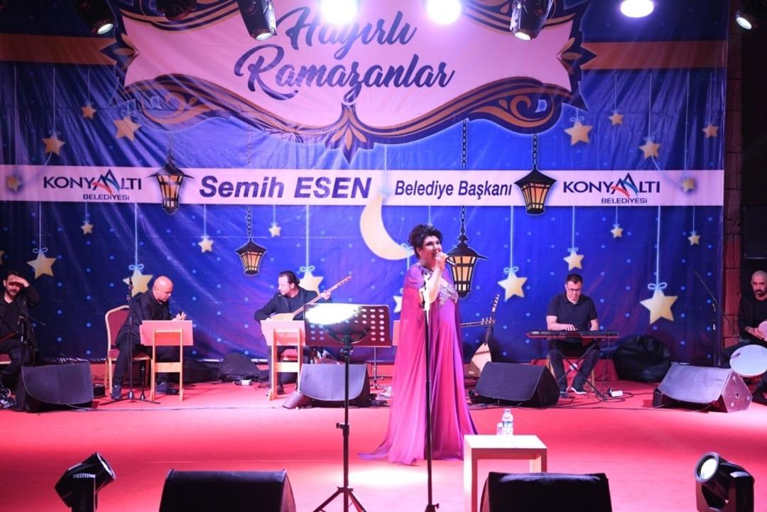 Konyaaltı&rsquo;nda T&uuml;rk Halk M&uuml;ziği ziyafeti