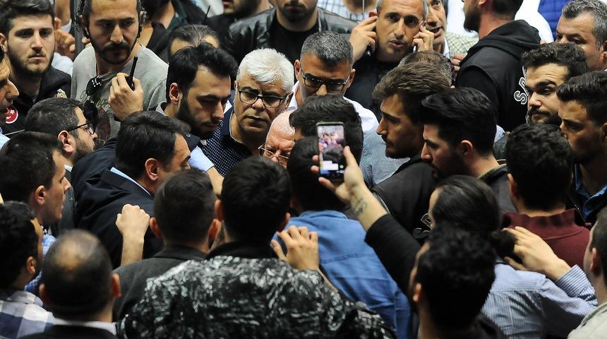 Beşiktaş kongresinde gergin anlar