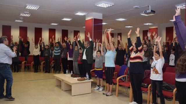 Sınır tanımayan zihinlerden ’’Gençlerle Gelecek Paneli’’