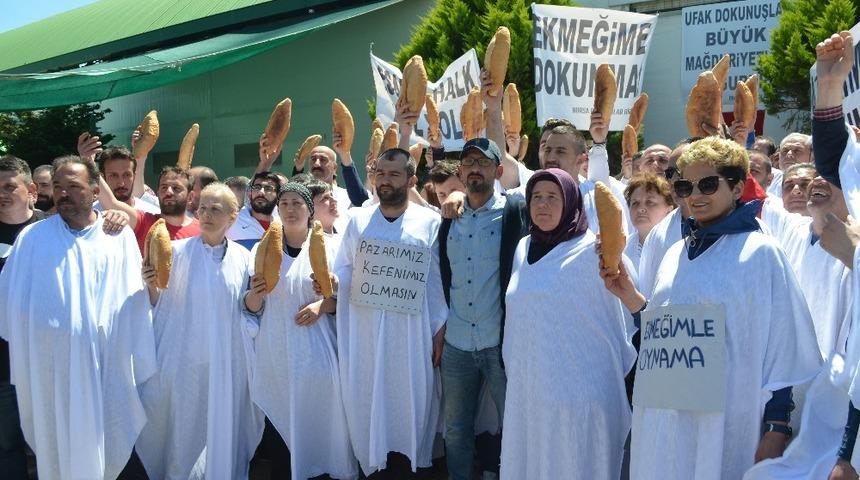 Mudanya’da kefenli protesto