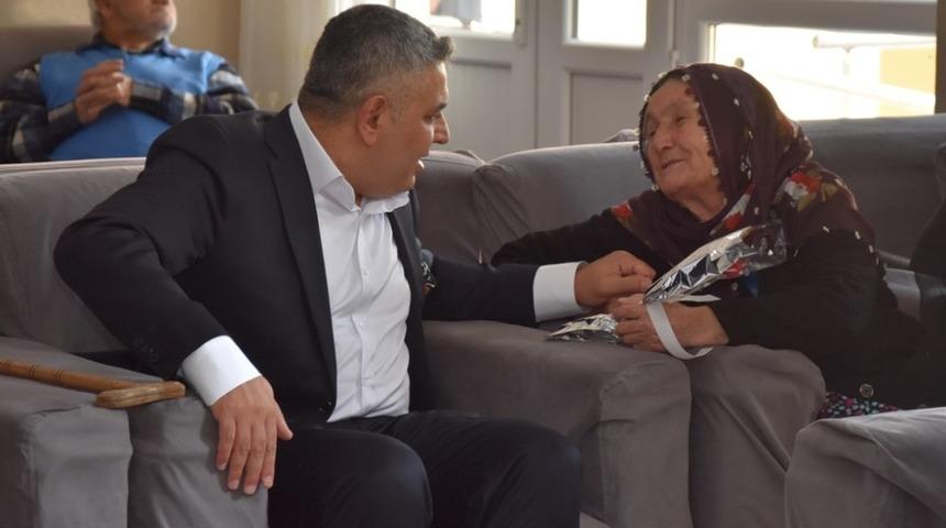 Sadıkoğlu&rsquo;ndan huzurevi annelerine ziyaret
