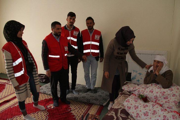 Kızılaydan ‘Anneler Günü’ ziyareti G2