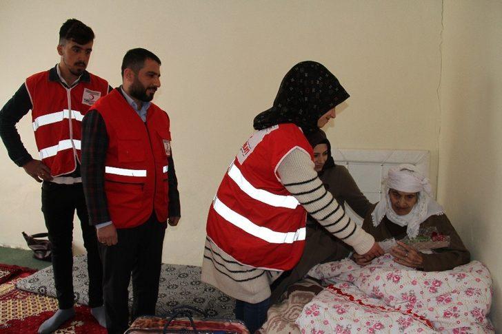 Kızılaydan ‘Anneler Günü’ ziyareti G4