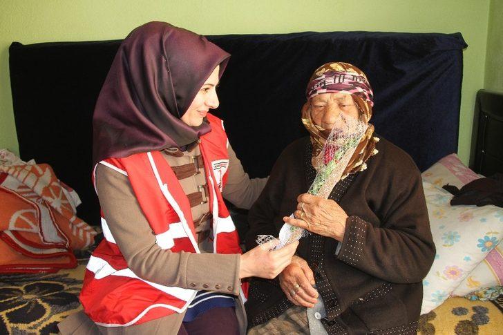 Kızılaydan ‘Anneler Günü’ ziyareti G5