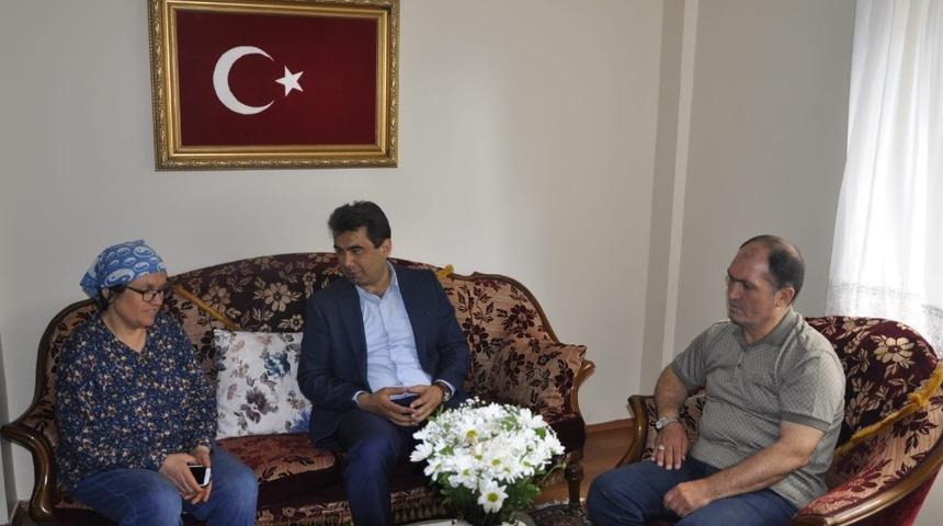 Şehit &ouml;ğretmenin annesine anlamlı ziyaret