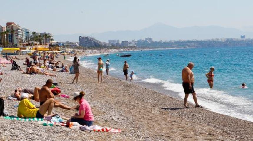Rus turistler akın etti! Sahiller doldu taştı
