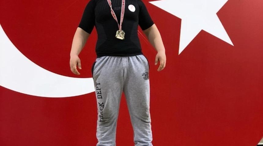 &Ccedil;an Belediye G&uuml;reş&ccedil;isi İzmir&rsquo;de şampiyon oldu