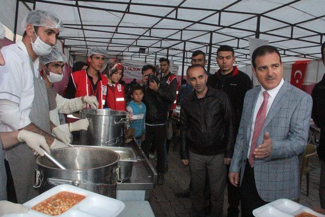 Vali Akbıyık’tan iftar çadırına ziyaret