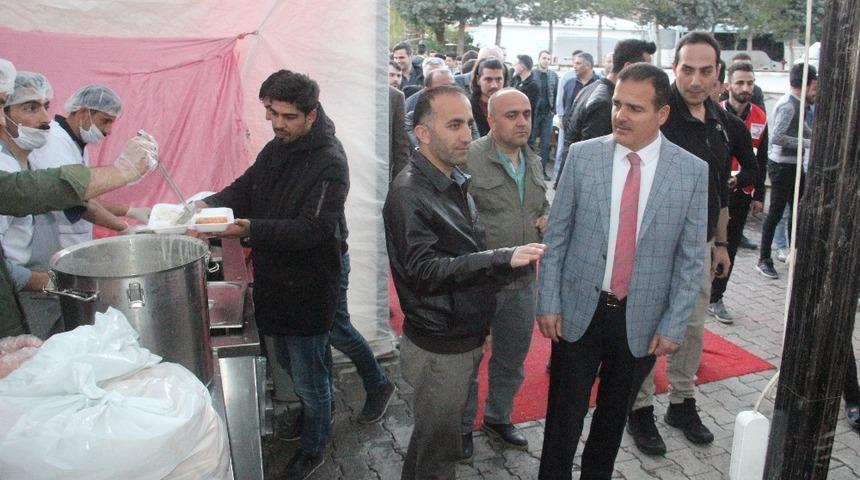 Vali Akbıyık&rsquo;tan iftar &ccedil;adırına ziyaret