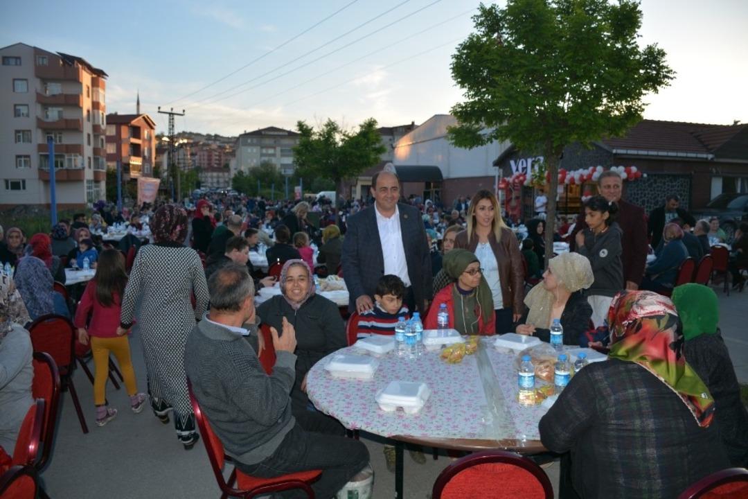G&uuml;l&uuml;&ccedil;&rsquo;te 3 bin kişi Başkan Demirtaş&rsquo;ın iftarında buluştu