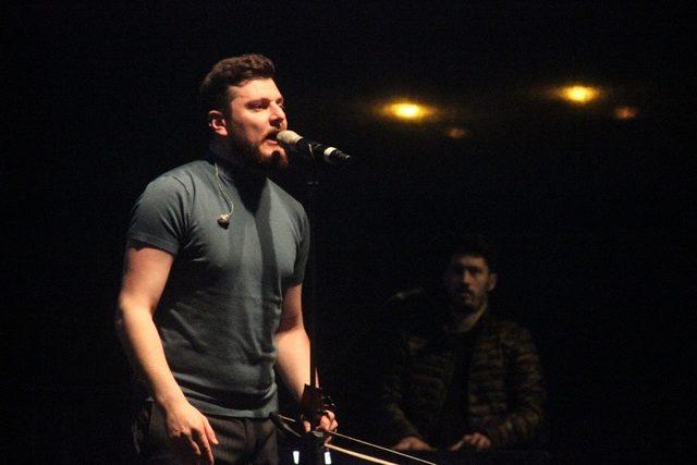 Ekin Uzunlar Samsun’da konser verdi