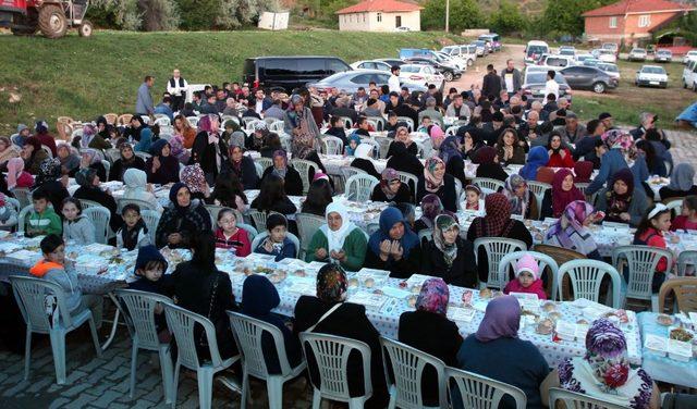 Vali Varol Boyalı köyünde vatandaşlarla iftar yaptı