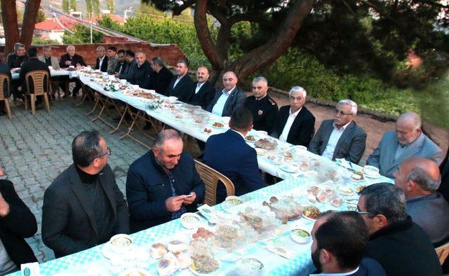 Vali Varol Boyalı köyünde vatandaşlarla iftar yaptı