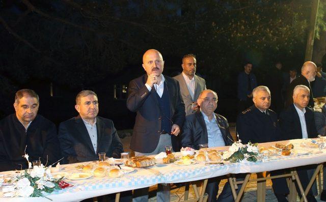 Vali Varol Boyalı köyünde vatandaşlarla iftar yaptı