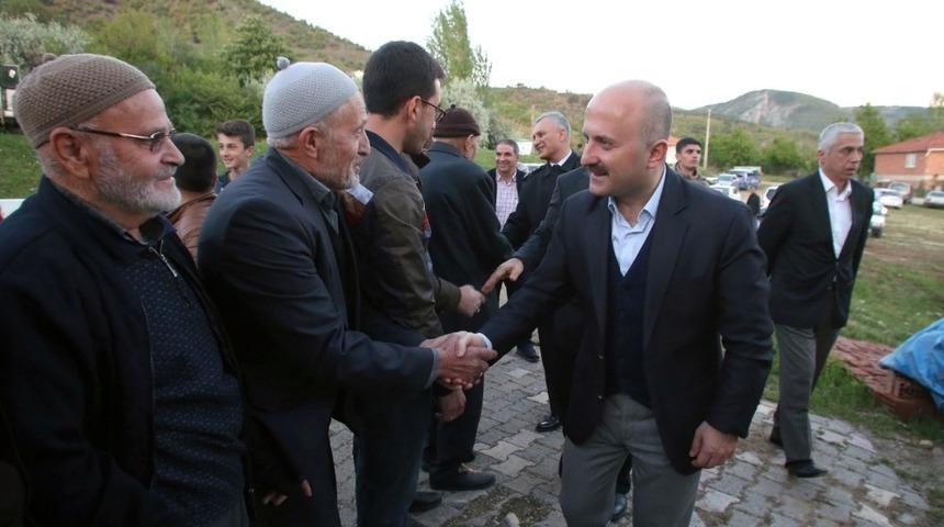 Vali Varol Boyalı k&ouml;y&uuml;nde vatandaşlarla iftar yaptı