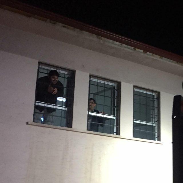 Başı demir korkuluklara sıkışan şahıs kurtarıldı 1