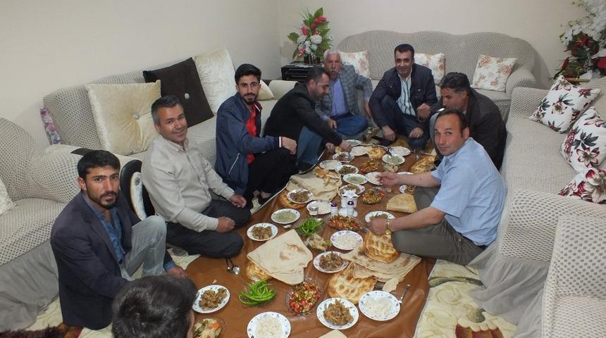 Başkan Kılı&ccedil;, iftarını &ccedil;ift&ccedil;ilerle a&ccedil;tı