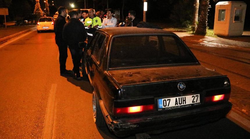 Polis dakikalarca kovaladı, ara&ccedil;taki silah oyuncak &ccedil;ıktı