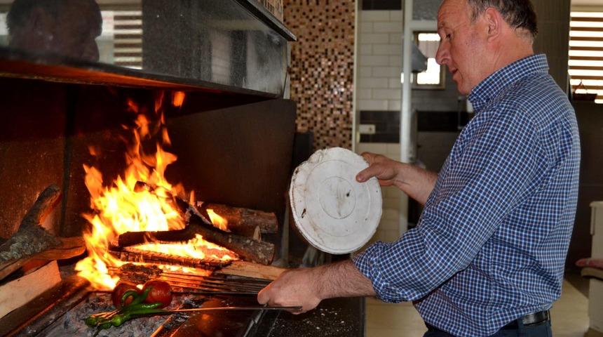 Salihli Odun K&ouml;fte'nin lezzeti i&ccedil;in meşe odunu şart