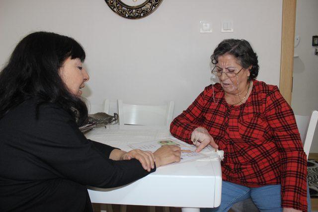 64 yaşında evde eğitimle okuma yazmayı &ouml;ğrendi 4