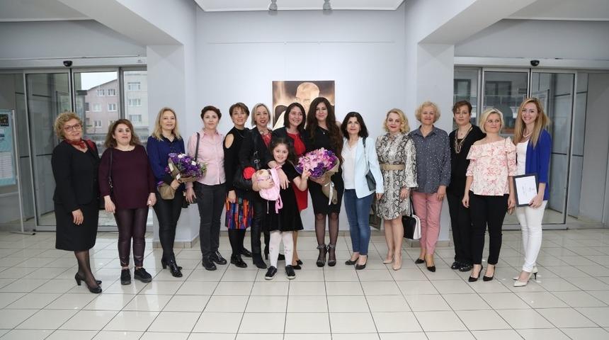 H&uuml;nerlerini tuvale yansıttılar