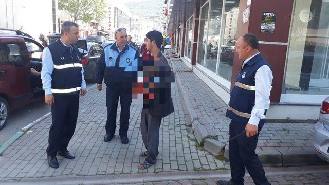 Gemlik zabıtası dilencilere göz açtırmıyor