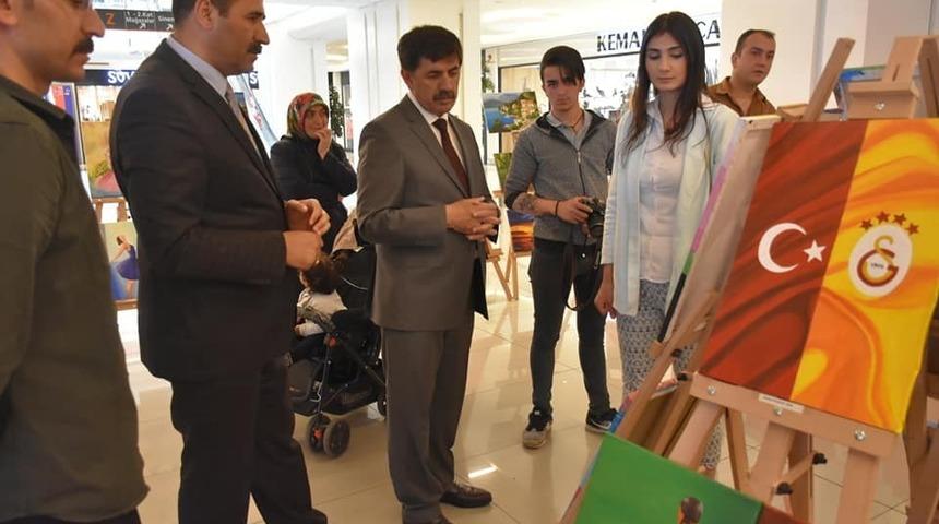 Resim Sergisi ve Kitap Kermesi d&uuml;zenlendi