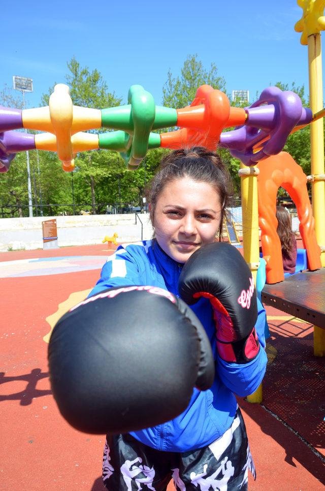 &Ccedil;ocuk parkında kick-boks şampiyonası antrenmanı 4