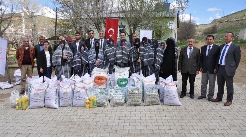 G&uuml;m&uuml;şhane&rsquo;de &lsquo;Kadın Yetişirse Her Şey Yetişir&rsquo; projesi