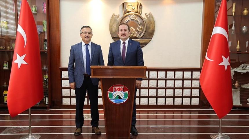 Vali Ali Hamza Pehlivan Rize Valisi Kemal &Ccedil;eber&rsquo;i ziyaret etti