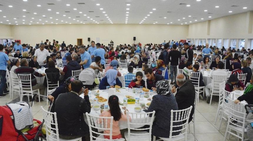 Aliağa&rsquo;da iftar programlarına yoğun ilgi