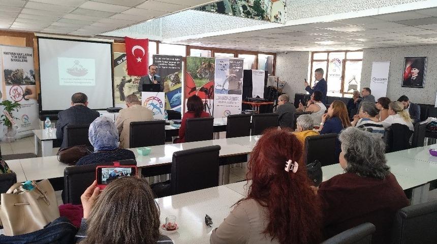 Lapseki&rsquo;de Hayvan Hakları ve Yasalar &Ccedil;alıştayı yapıldı