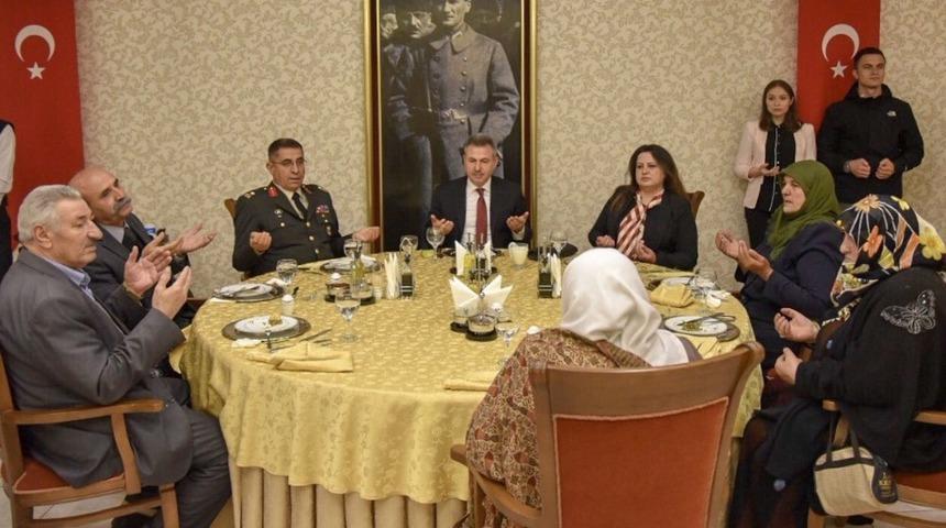 Vali Elban, şehit aileleri ve gazilerle iftarda buluştu